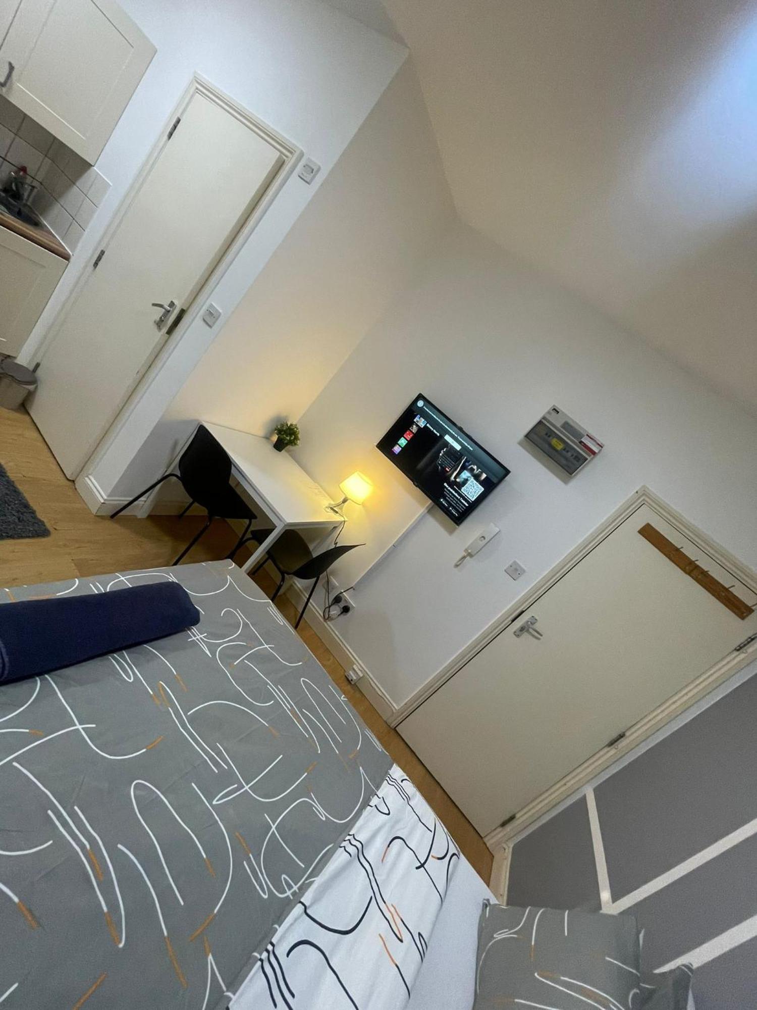Chic Urban Retreat * London
